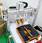 桌面式三維點(diǎn)膠機(jī)RK-4410 完成各種圖形（點(diǎn)，線(xiàn)，面，弧，圓，橢圓，跑道，方形等等）軌跡的運(yùn)動(dòng)控制
